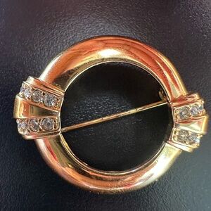 VINTAGE AVON CENTENNIAL GOLD TONE PIN BROOCH